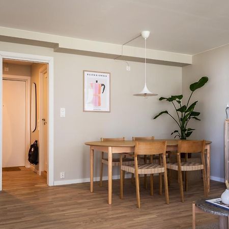 Scandinavian Apartment: Modern Two-Bedroom with Terrace near Storo Storsenter Oslo Exterior photo