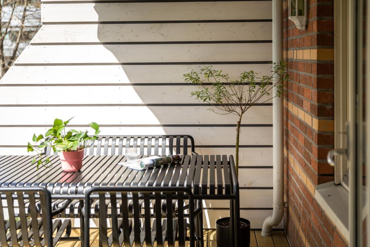 Scandinavian Apartment: Modern Two-Bedroom with Terrace near Storo Storsenter Oslo Exterior photo