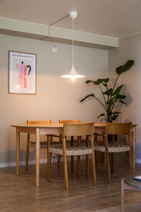 Scandinavian Apartment: Modern Two-Bedroom with Terrace near Storo Storsenter Oslo Exterior photo